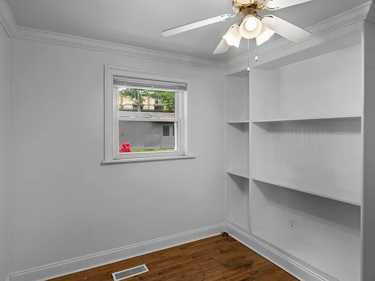 4908 Lonas Dr — Photo 34