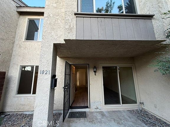 3rd image of 1021 W Lamark Ln