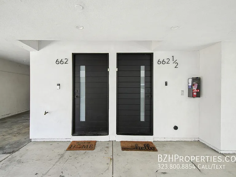 662 1/2 N Mariposa Ave — Photo 20