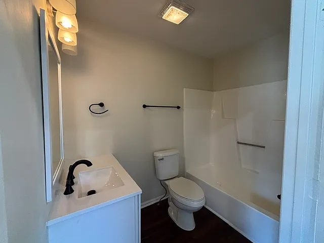 4 bed, 2.5 bath, 1727 sqft, $1,800 — Photo 3