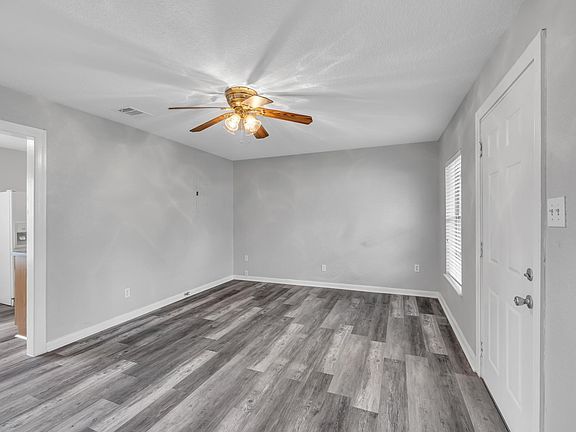 5th image of 3820 Springdale Rd