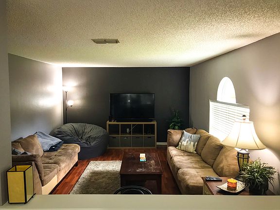3rd image of 1926 Coldfield Dr W