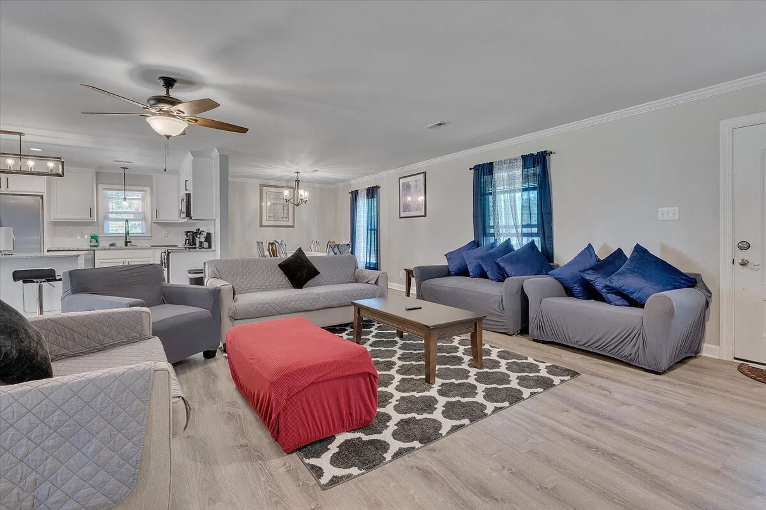 3 bed, 2.0 bath, $4,465 — Photo 4