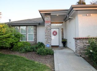 115 W Cambridge Dr, Reedley, CA 93654