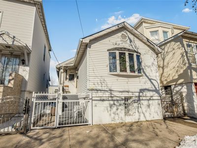 2415 St Raymonds Avenue, Bronx, NY, 10461