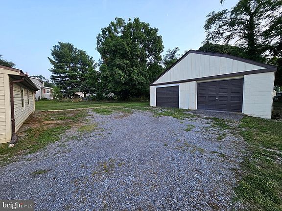 3rd image of 3424 Papermill Rd