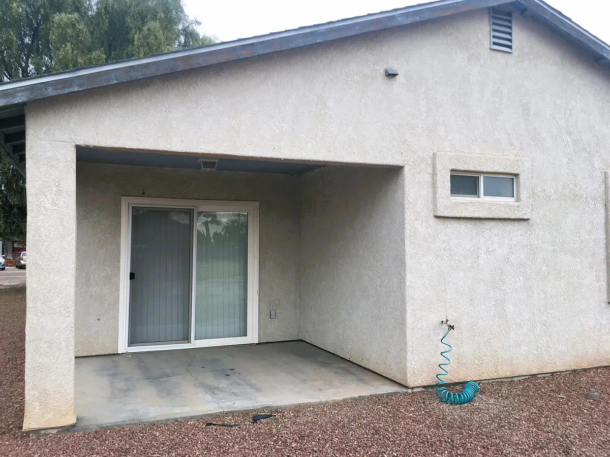 Building Photo - 9815 S Phoenix Dr