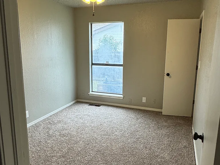 NE BR with new carpet.