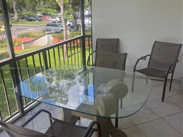 3740 Inverrary Dr APT 2Q, Lauderhill, FL 33319