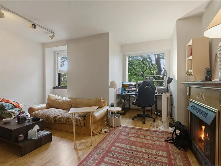 1931 W Evergreen Ave #3 — Photo 2