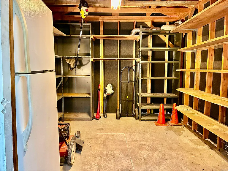 404 N Jackson St — Photo 17