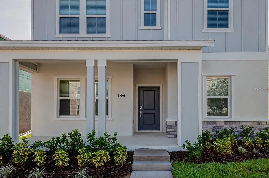 4 bed, 3.5 bath, 2262 sqft, $2,700 — Photo 2