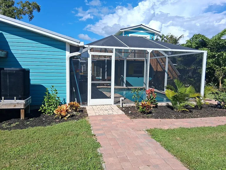 2470 Rose Ave — Photo 12