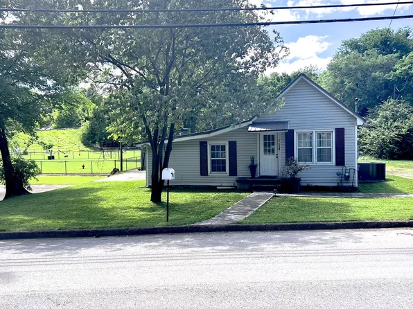 208 S Rhodes St, Pulaski, TN 38478