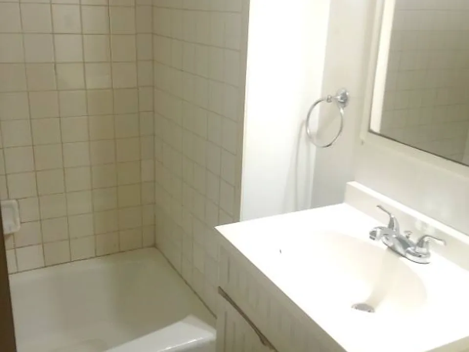106 N Lehigh Ave #106