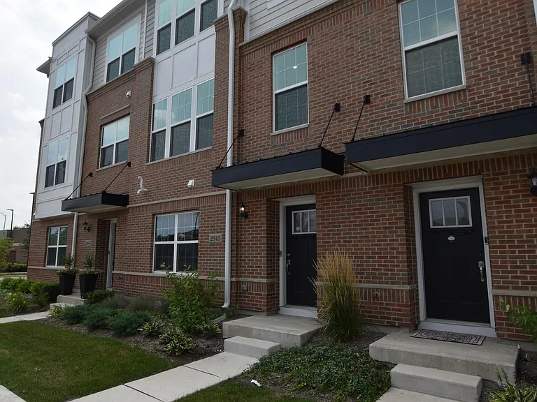 2945 Showplace Dr — Photo 2