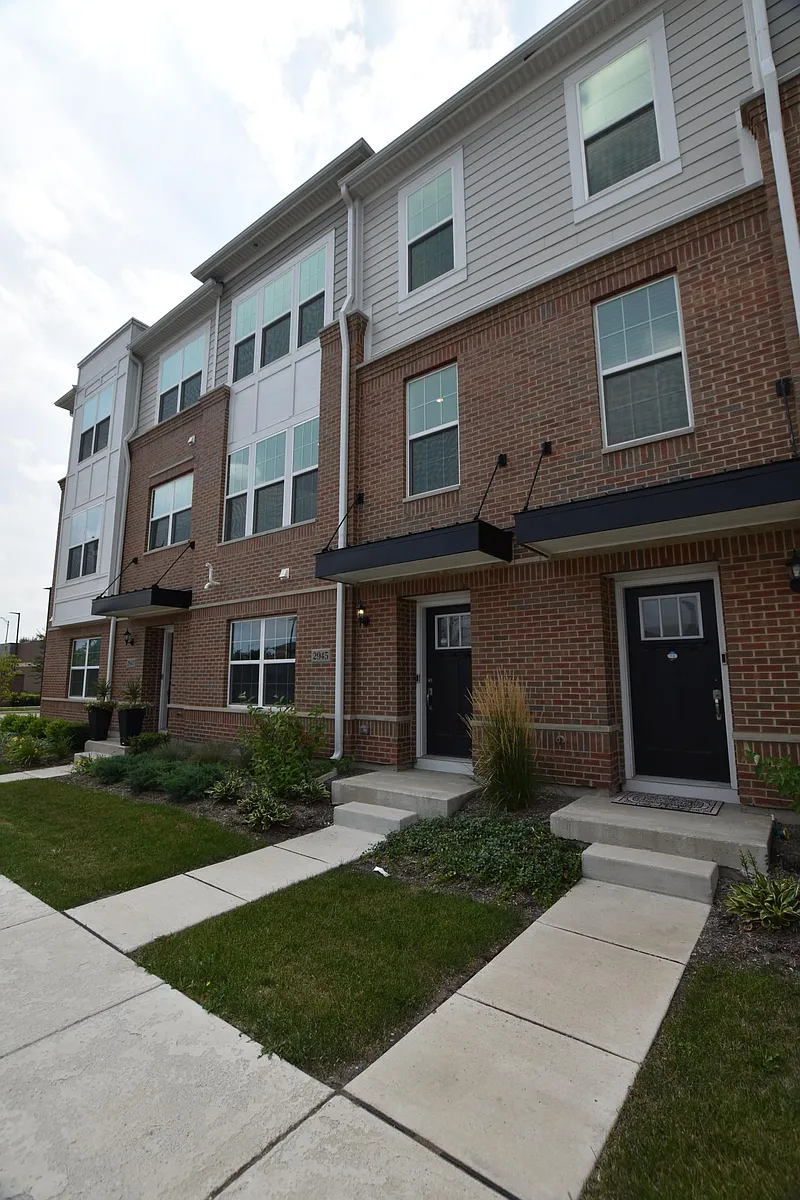 Building Photo - 2945 Showplace Dr