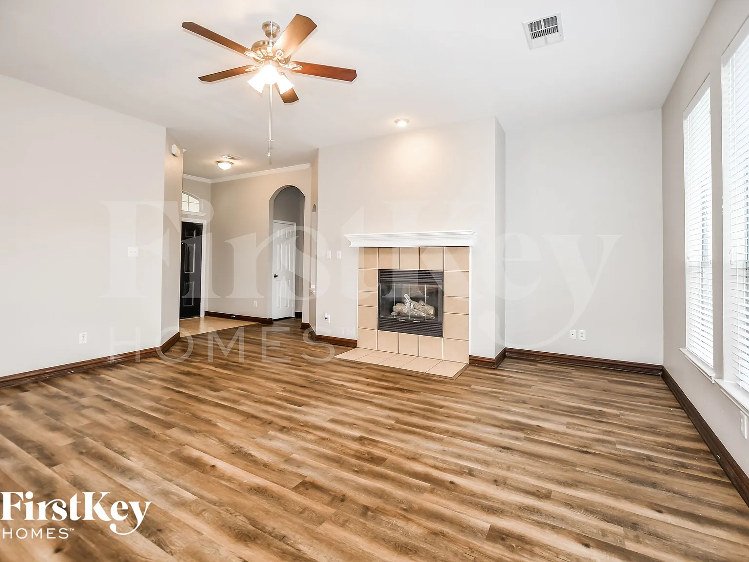 3 bed, 2.0 bath, 1710 sqft, $2,335 — Photo 4