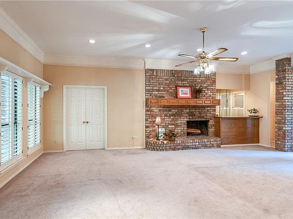 4th image of 3824 Snow Creek Dr