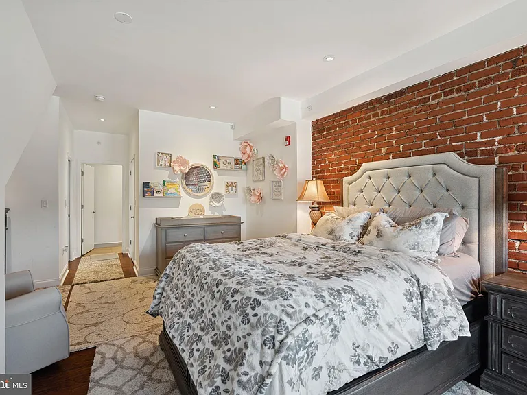 501 Vine St #2 — Photo 26