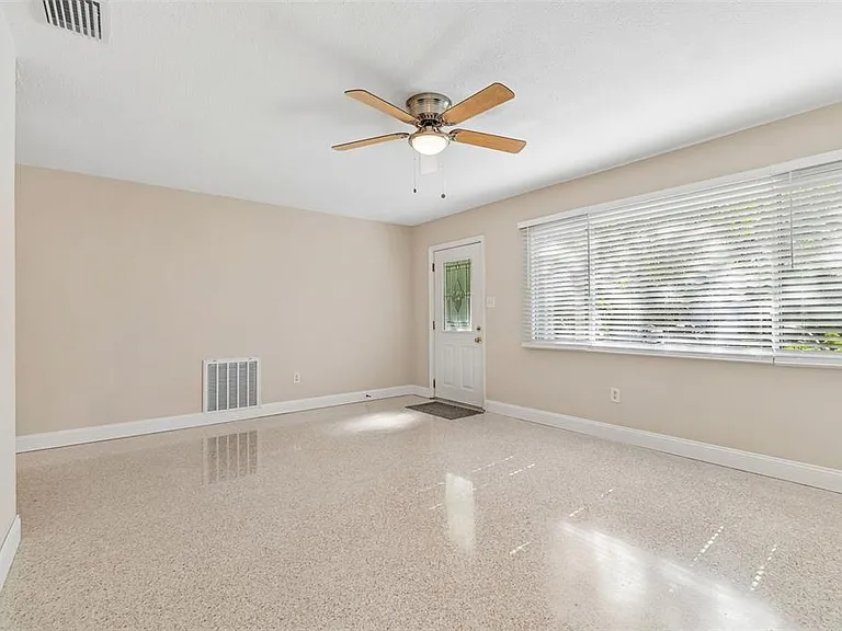200 Evelyn Ave — Photo 3