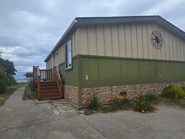 200 Cypress Cir — Photo 1