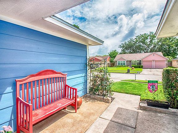 5th image of 16710 Nina Dr