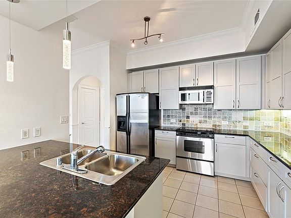 4th image of 3333 Allen Pkwy Unit 2303