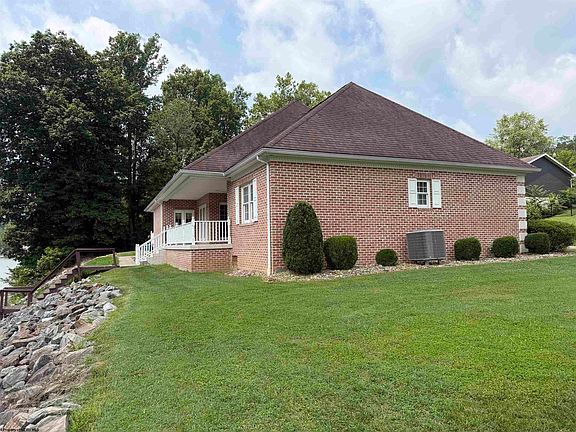 5th image of 120 Rivercrest Dr