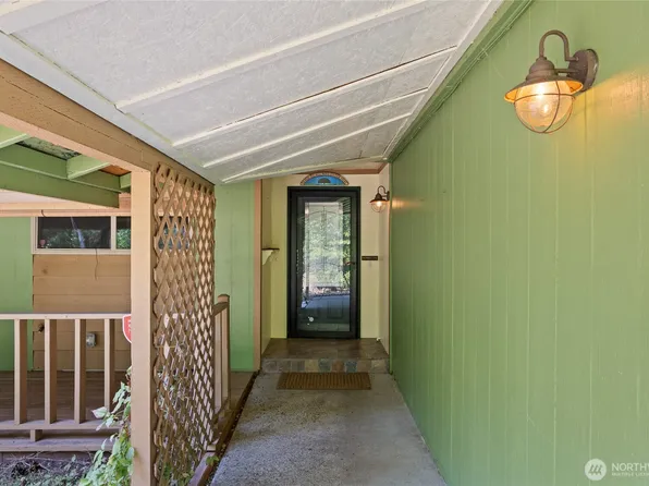 8609 Lake Forest Drive SE, Lacey, WA 98503