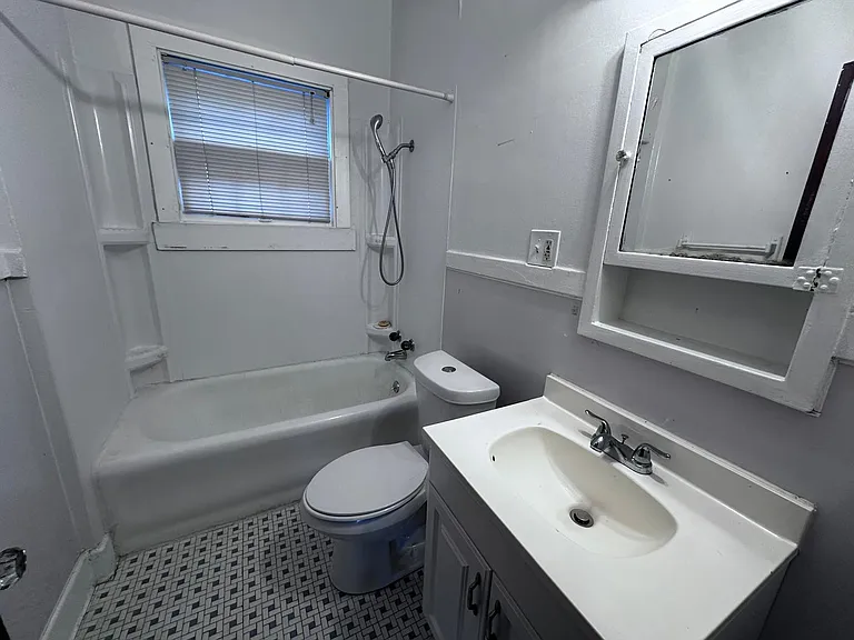 1325 Laclede Rd #2 — Photo 6