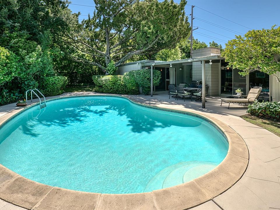 1st image of 6464 S Land Park Dr