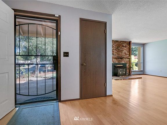 5th image of 2509 18th Ave NW