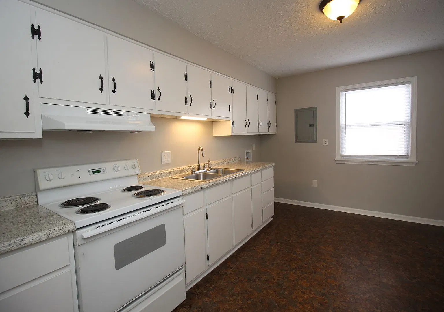 Savannah Terrace 4801 — Photo 4