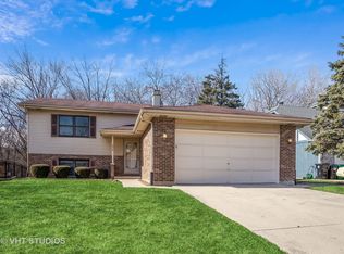 304 Brookdale Dr, Bloomingdale, IL 60108