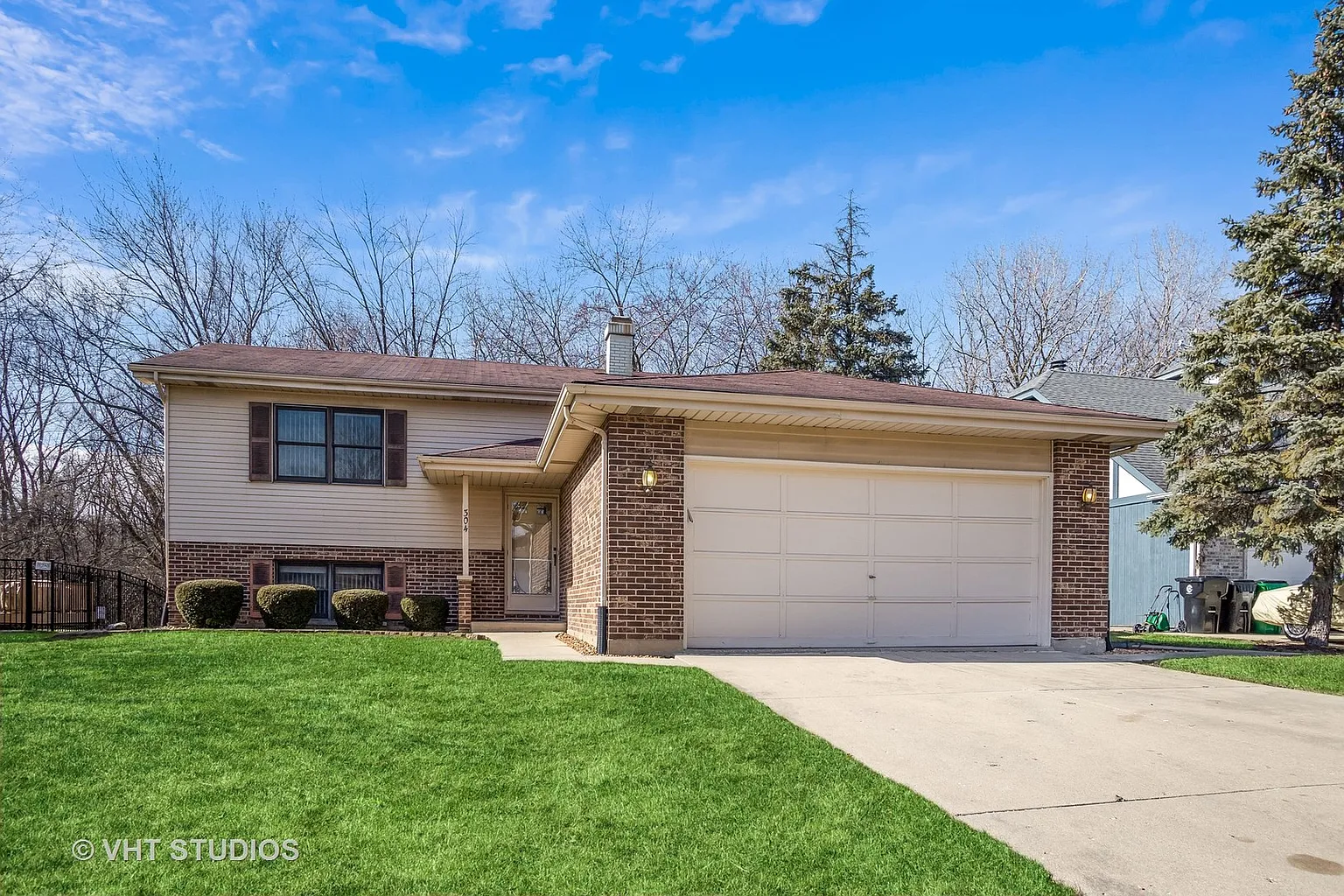 304 Brookdale Dr photo 1