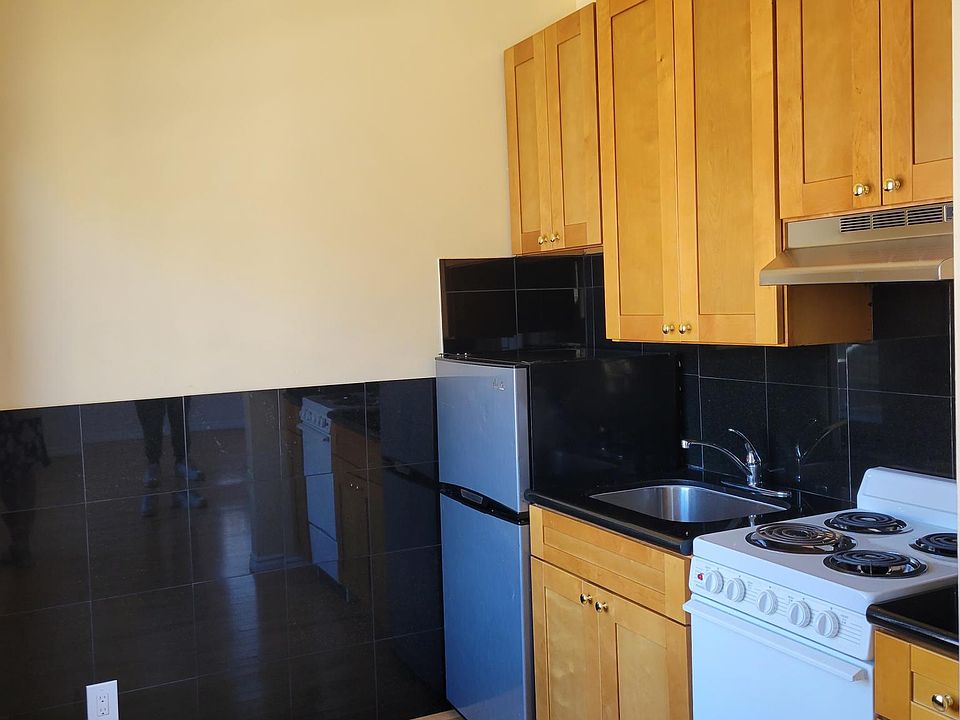 1st image of 2191 Mission St #202