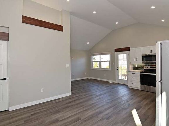 5th image of 134 Oakside St #B