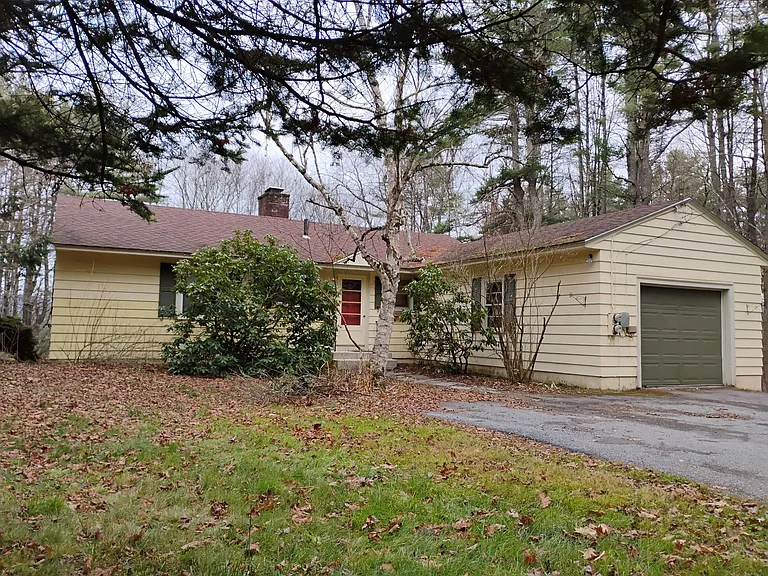 200 Garey Rd — Photo 44