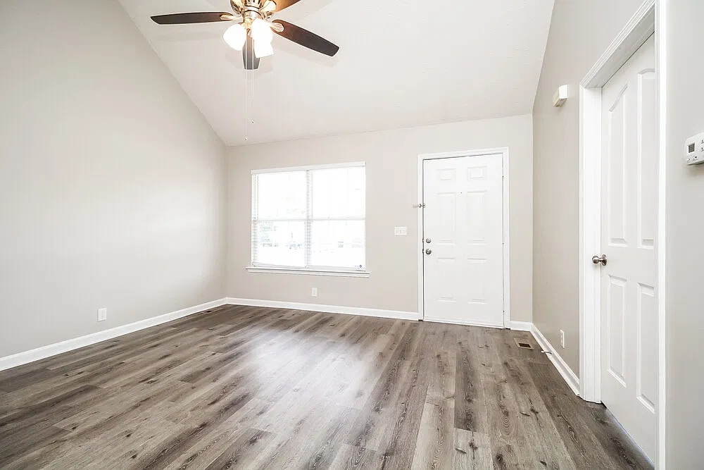 3 bed, 2.0 bath, 1185 sqft, $2,180 — Photo 3