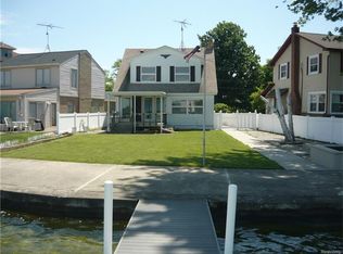 2142 Park Cir, Keego Harbor, MI 48320