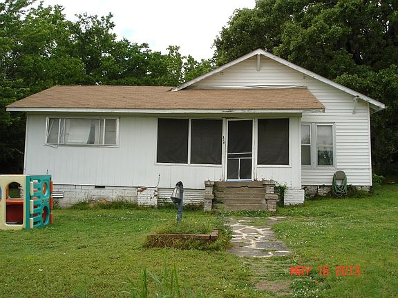 2nd image of 105 W Caddo Ave