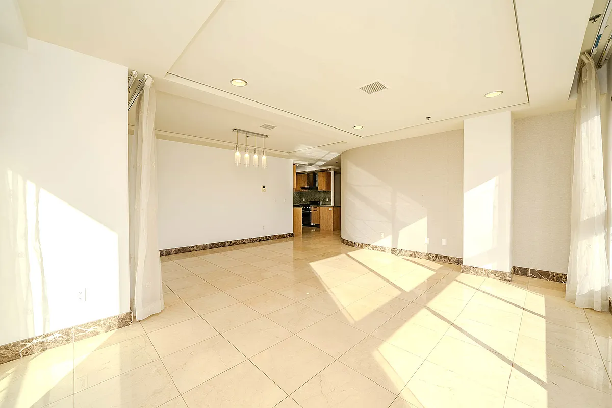 Building Photo - 702 S Serrano Ave #501