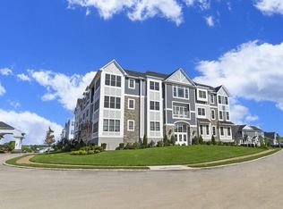 34203 Winterberry Dr, Plainview, NY 11803