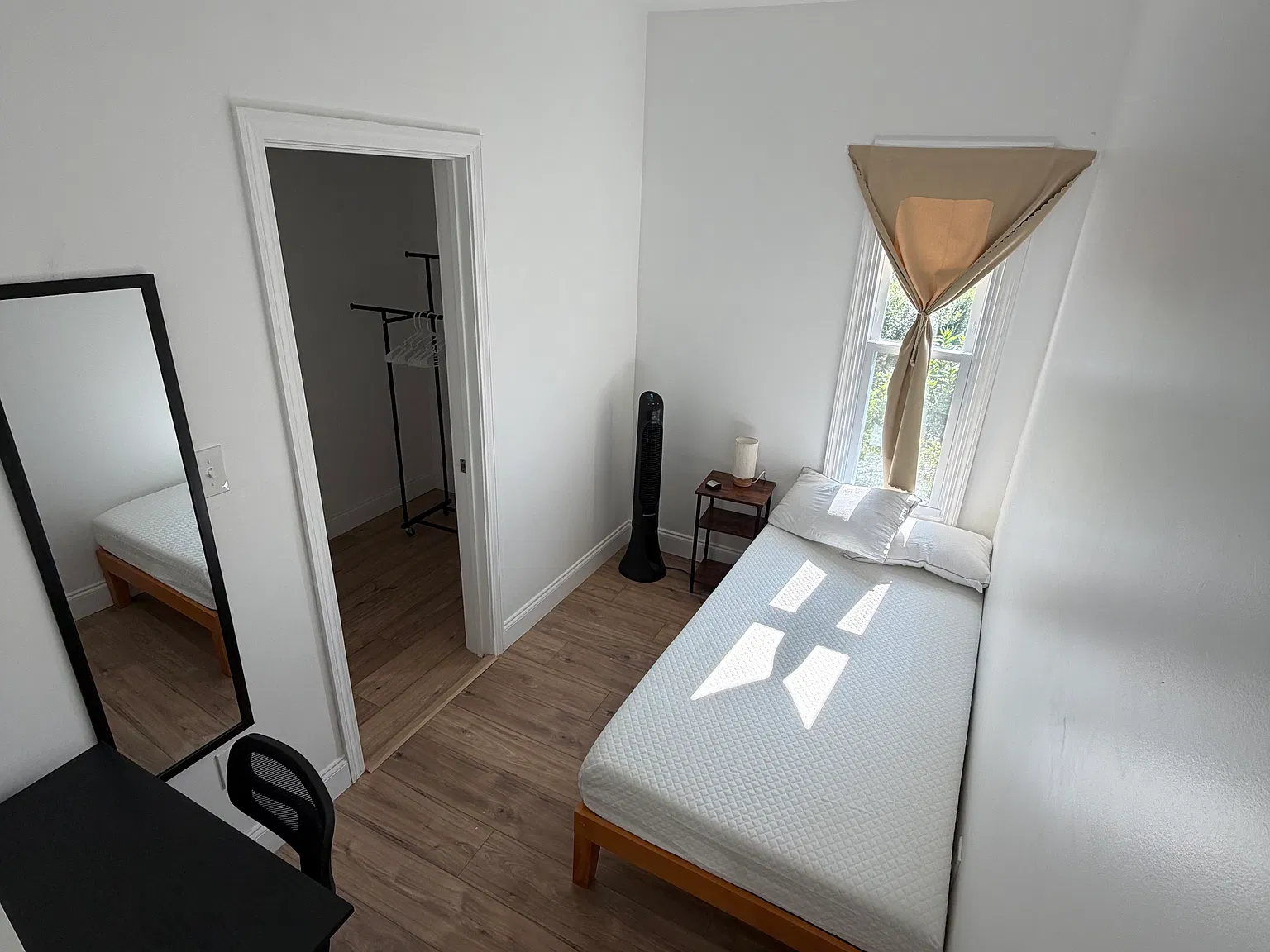 4 bed, 1100 sqft, $900 — Photo 3