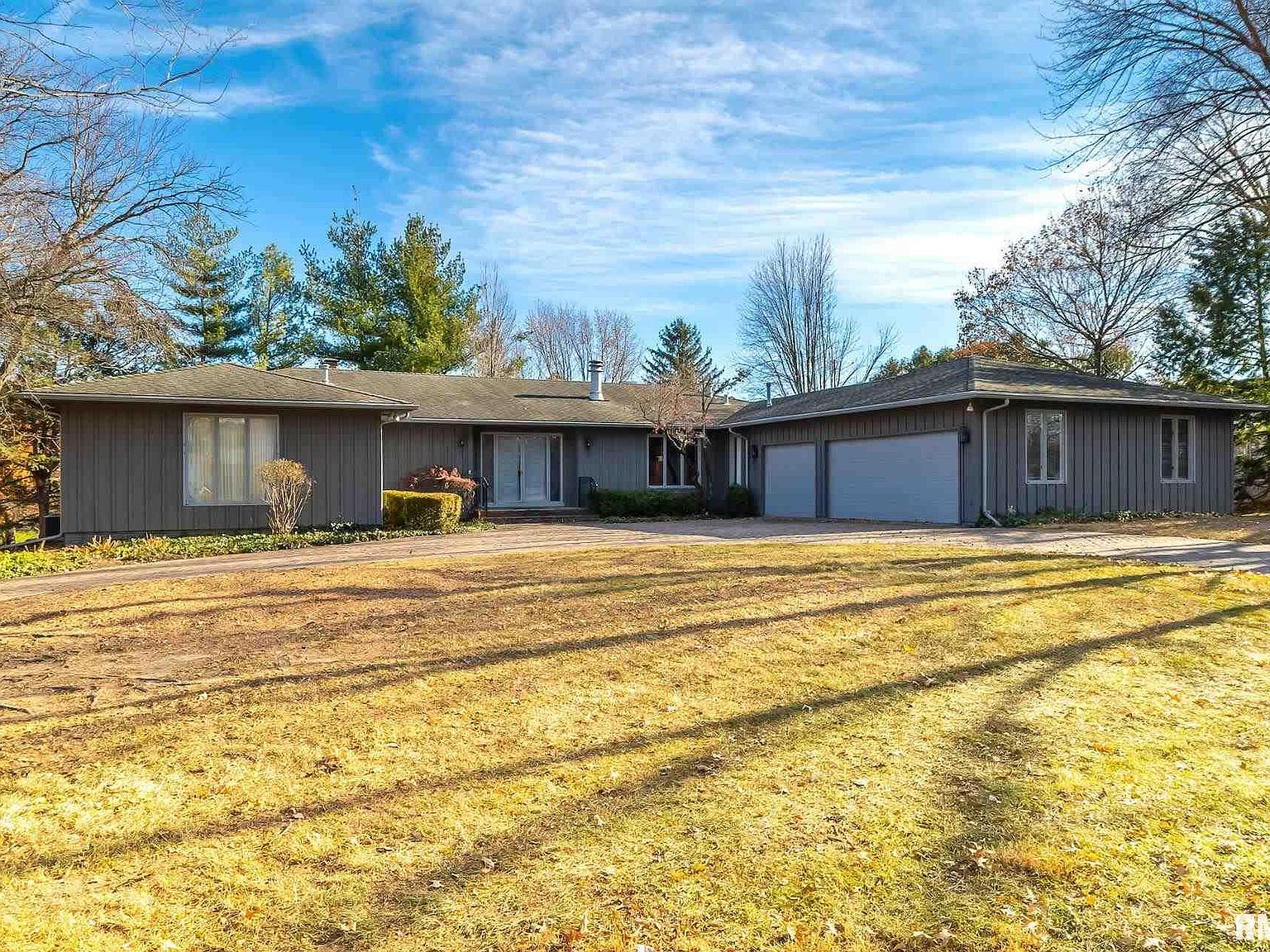 6321 Crow Valley Dr, Bettendorf, IA 52722 Zillow