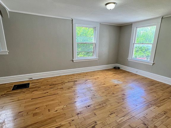 3rd image of 246 Eastern Ave SE #2