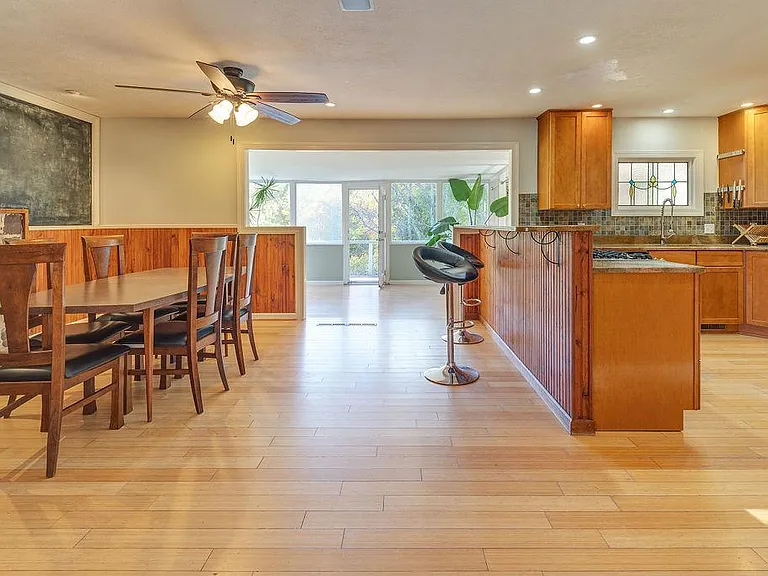 22 Greenleaf Cir — Photo 6