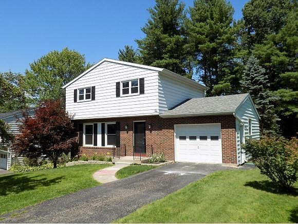 1st image of 10 Highland Dr