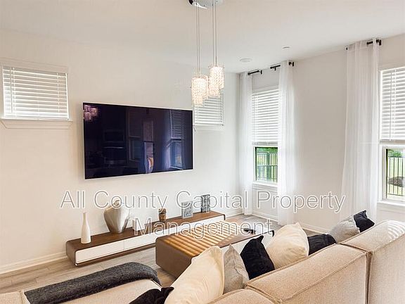 3rd image of 2725 Woodall Dr Unit 901
